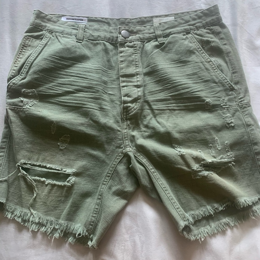 Men’s short shorts